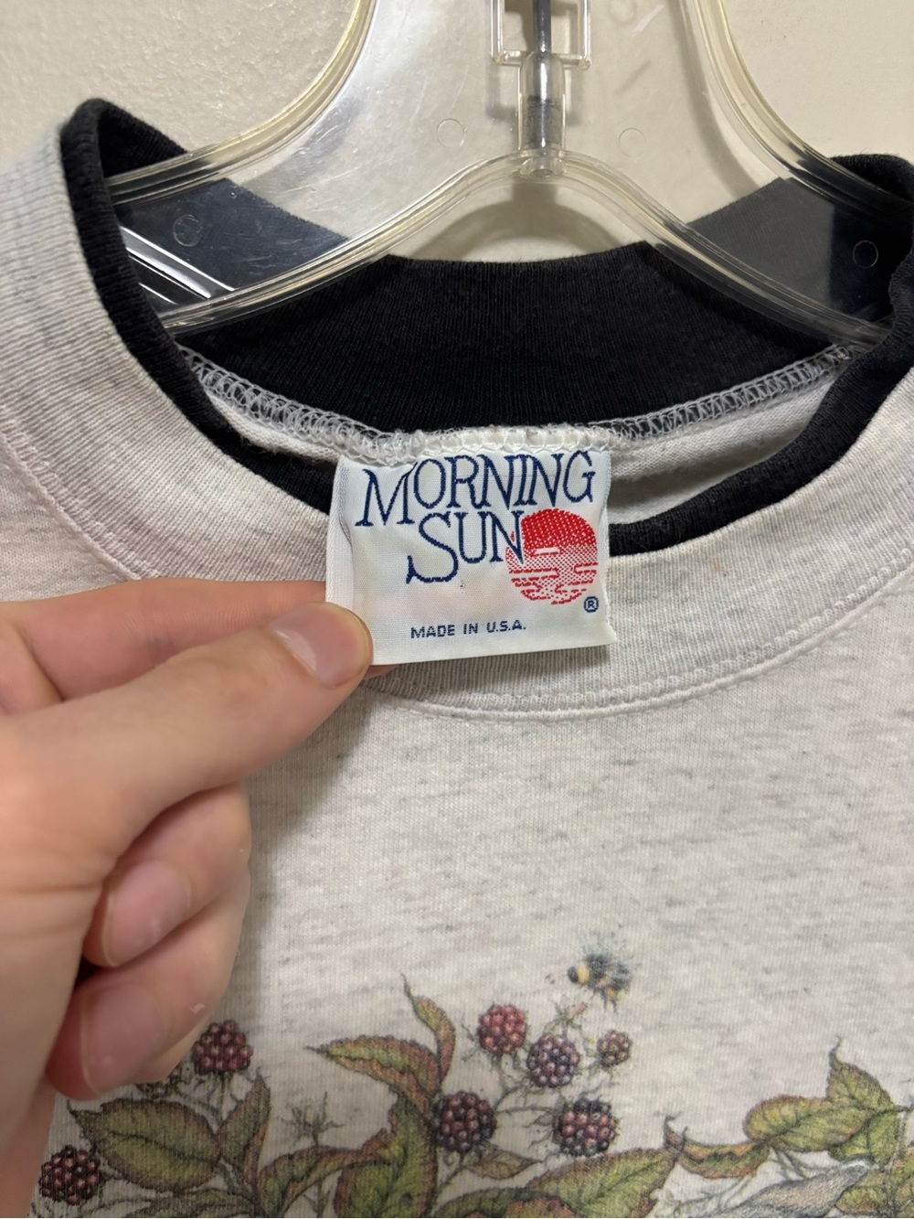 Vintage 90s Morning Sun Bunny Rabbits & Blackberries Ringer T-Shirt - Picture 3 of 3